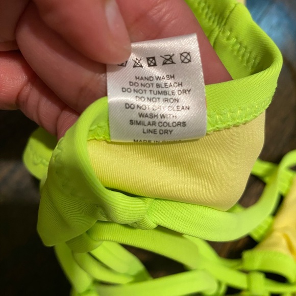 NWOT neon green bikini top. Size M - Picture 7 of 7